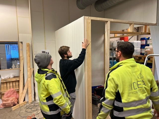 Brage og Aleksander er lærekandidater på byggdrift.