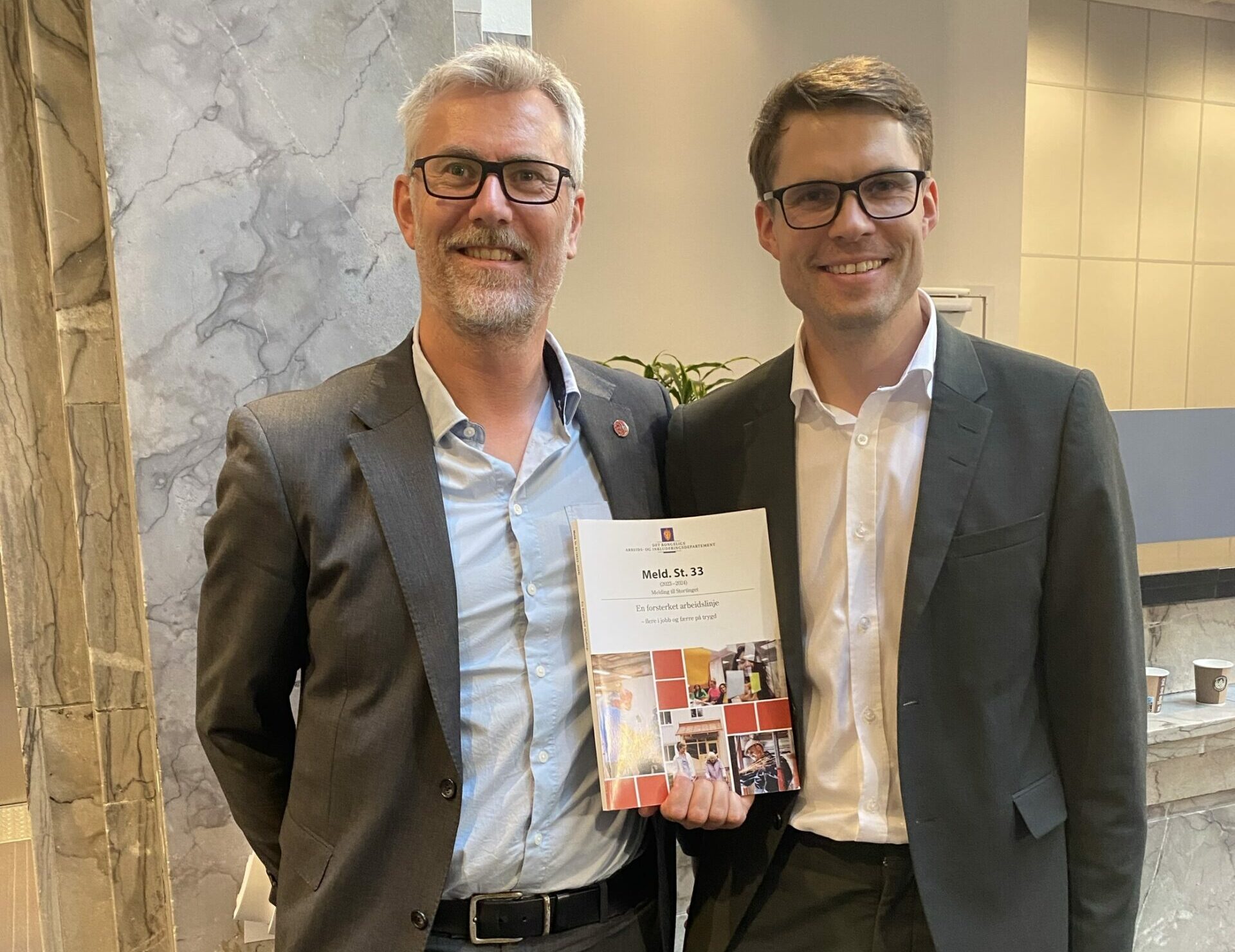 Direktør Onar Aanestad og statssekretær Per Olav Skurdal Hopsø