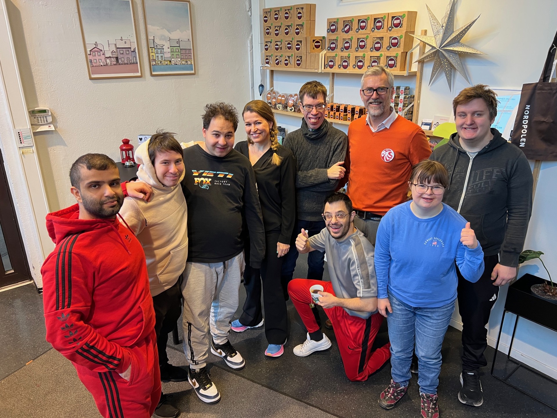 Onar Aanestad sammen med ansatte på Nordpolen Industrier