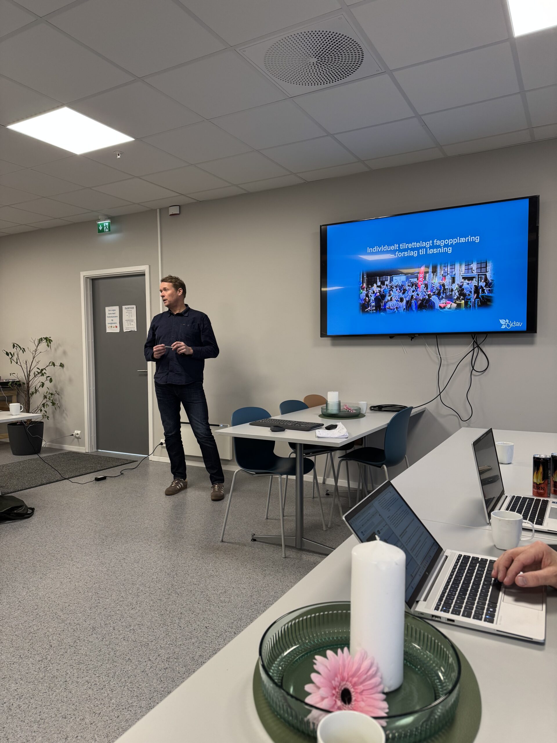 Daglig leder ved opplæringskontoret Oktav, Peik Hveem, går inn som ASVL-ressurs på tilrettelagt fagopplæring. Her fra et møte med Rogaland fylkeskommune om samme tema i slutten av januar.